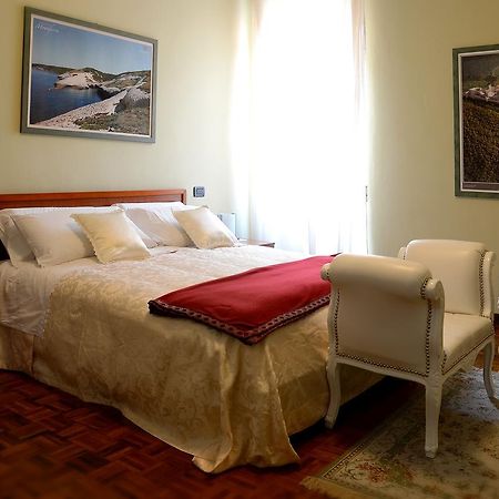 Hotel La Fenice Кьяри Экстерьер фото