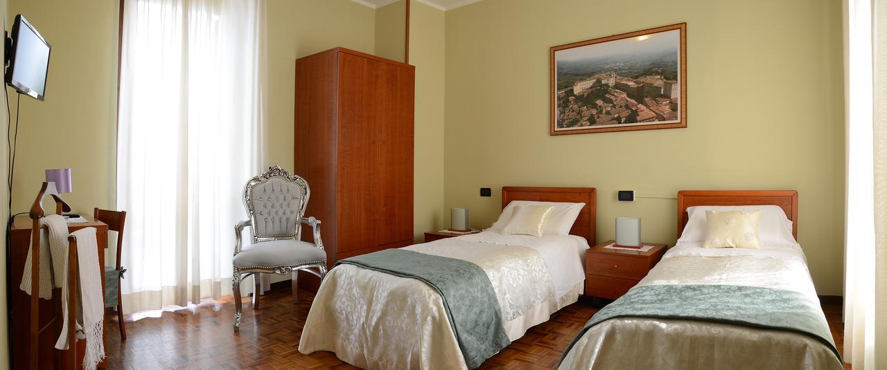 Hotel La Fenice Кьяри Экстерьер фото